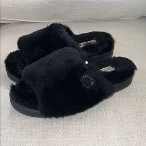Fireside bt Dearfoams Black Fuzzy Slide Slippers